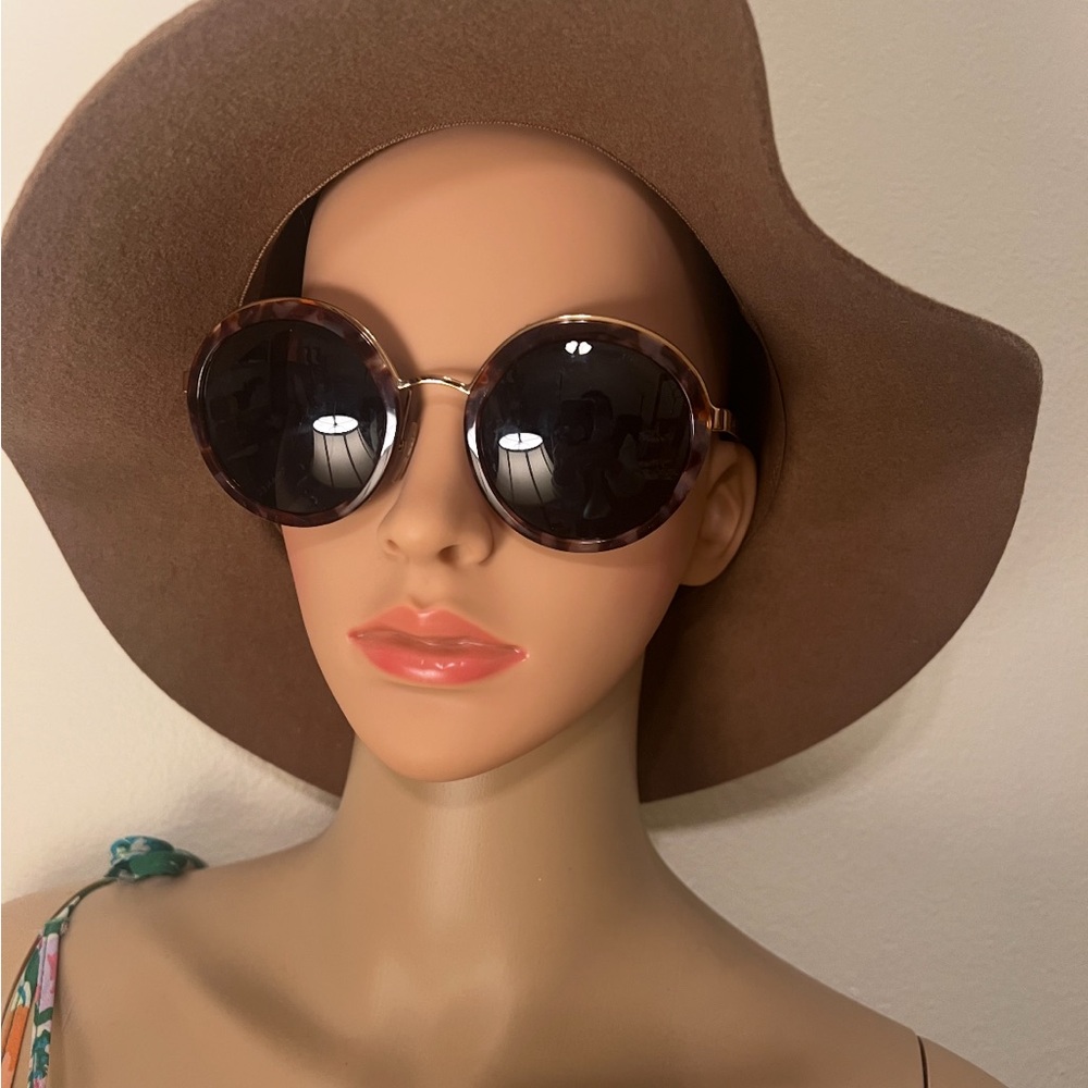 SOLD-SOLD EUC Prada sunglasses - Picture 4 of 8